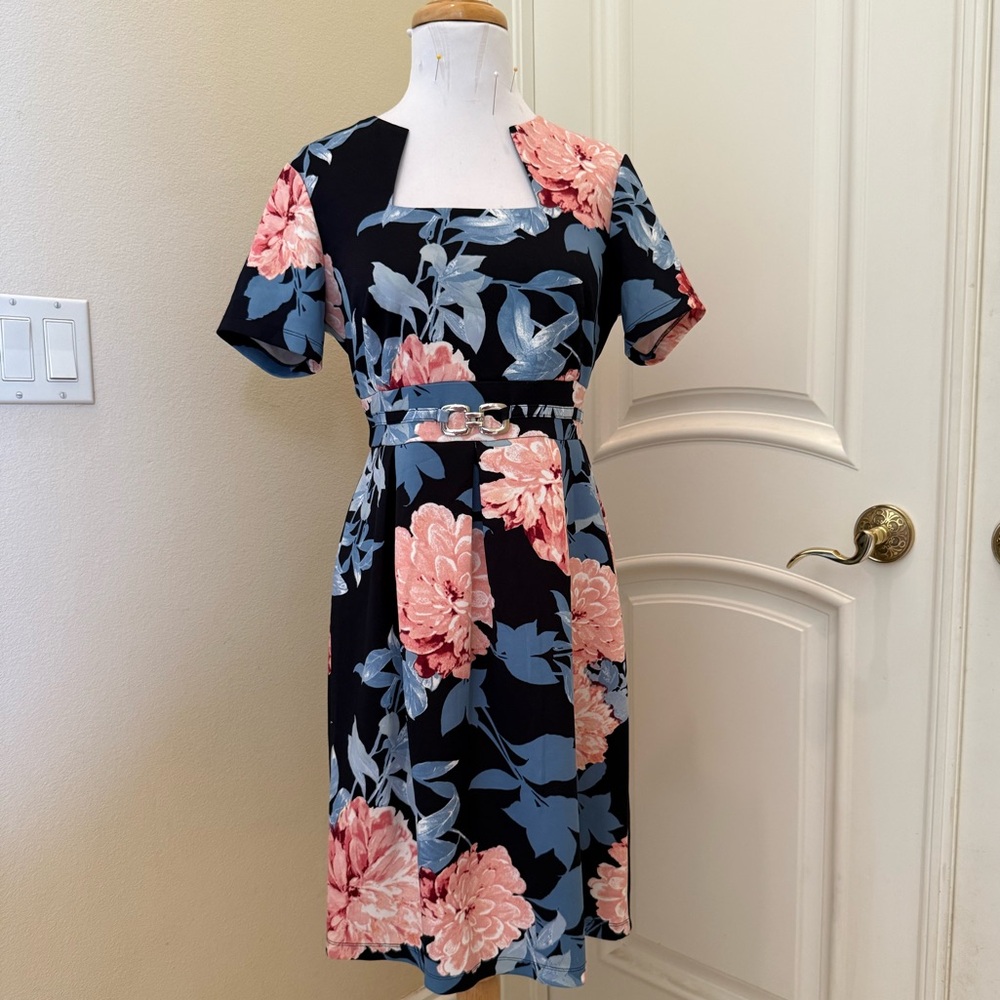 NWOT Enfocus Studio rose Floral knit dress